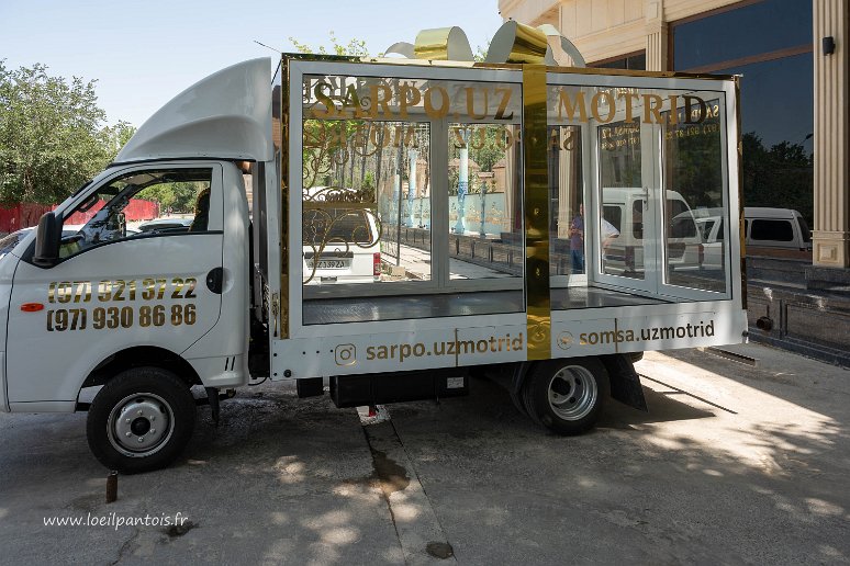 20230530__00183-156 Dans le quartier de Sat tepo, cérémonie du kalim: le camion de transport des cadeaux: survivance d'une vieille tradition, le kalim était autrefois la rançon...