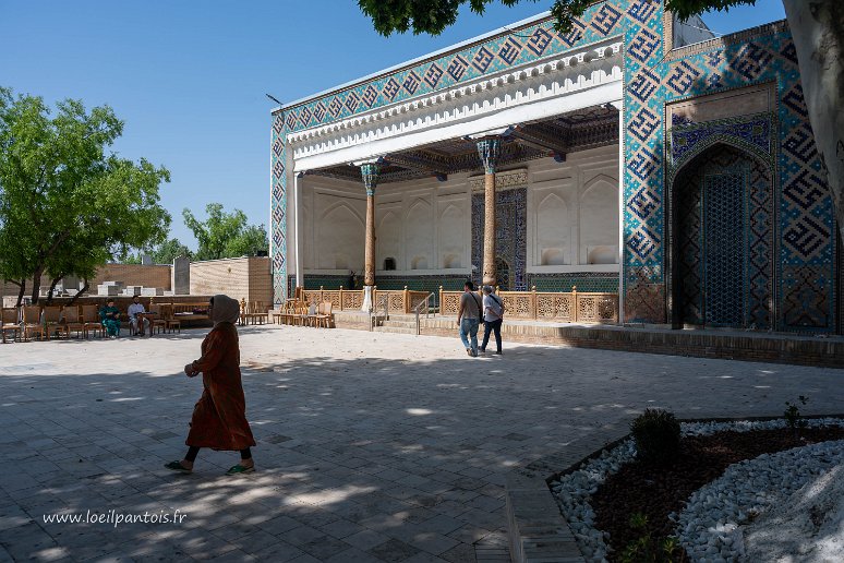 20230530__00183-85 Ensemble Khodja Akrar, mosquée d'été (XVII-XXe s). les symboles sur les briques vernissées représentent alternativement Mahomet et Allah