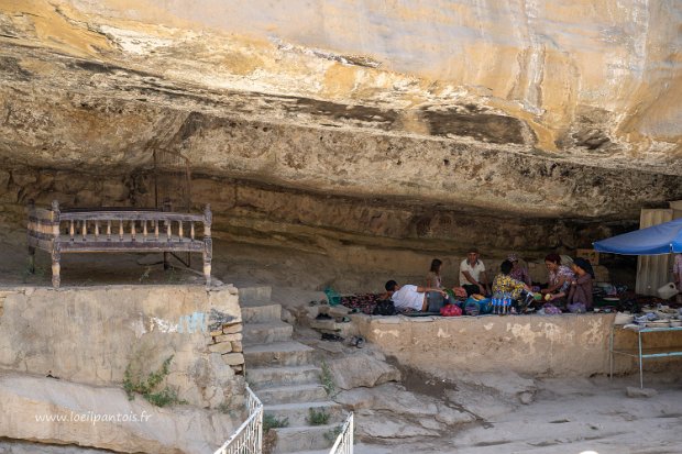 Le Sud Au Sud de Samarcande commence une région plus montagneuse aux confins de l'Afghanistan, du Tadjikistan et du...