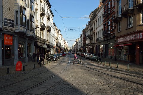 F2014___00083 Ixelles, rue du Bailli, depuis l'église de la Trinité.