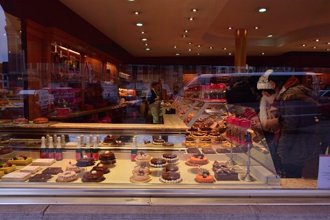 F2014___00191 Place du Grand Sablon, l'illustrissime patisserie Wittamer