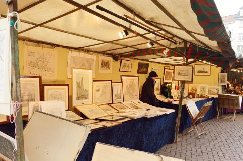 F2014___00202 Place du Grand Sablon, marché des brocanteurs du weekend