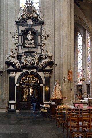 F2014___00216 Eglise Notre Dame du Sablon, Chapelle sépulchrale des Tour et Taxis