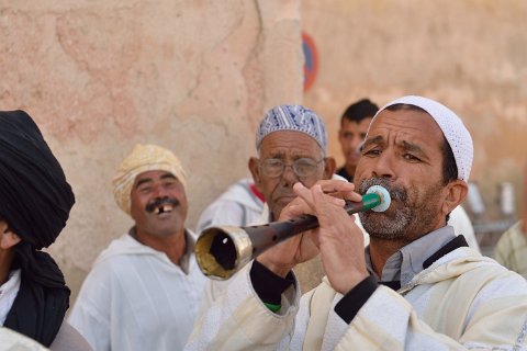 232F2013___07435 Musicien devant Bab Mansour