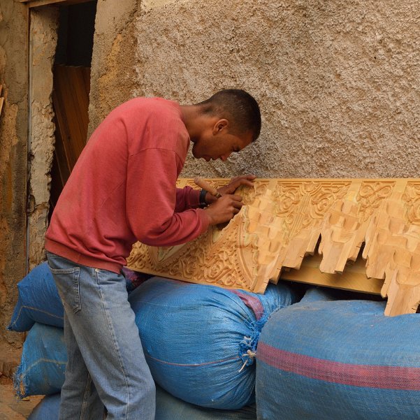 Fez Artisans Des gestes immémoriaux avec une concentration et une précision impressionnantes. Toute la beauté d'un vrai savoir faire.