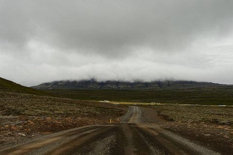 37100F2013___18433 Entre Borgarnes et Þingvellir sur la route 52, paysage classique d'Islande. Les sommets sont plus rares et n'apparaissent réellement que dans les brochures...