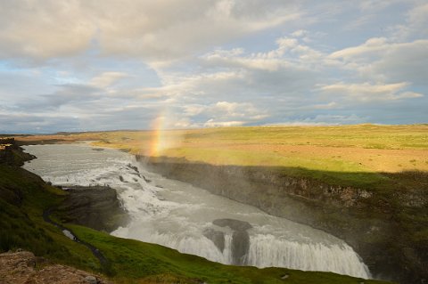 39150F2013___18763 Souvent en fin de soirée (photo prise après 21h), un bel arc en ciel apparait au dessus des chutes (la chute est sans doute plus belle un peu plus tôt avant que...