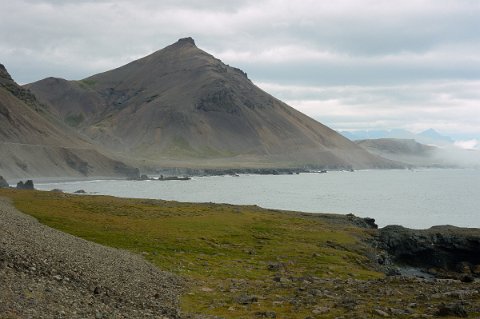 16350F2013___16163 La côte vers Krossanes (70 km environ au Nord est de Höfn)