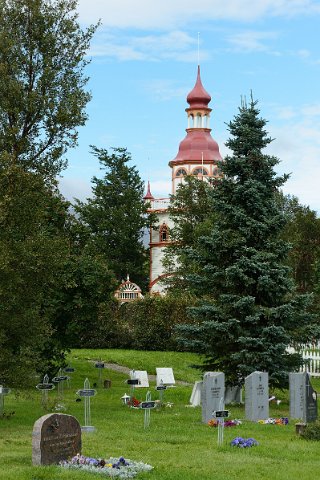 23900F2013___16958 Sud d'Akureyri sur la route 821, Grund, Grundarkirkja (1905), surprenante église de style néo-roman, très atypique en Islande.