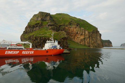 03000F2013___14831 Le côté nord du port d'Heimaey: le premier panneau touristique rencontré est clair: