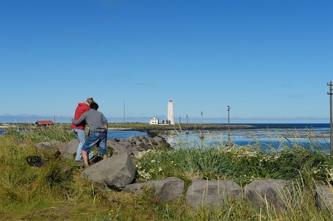 41650F2013___19077 Pour éviter une transition trop brusque après trois semaines de campagne, la visite peut commencer par la presqu'ile de Seltjarnarnes. Vue sur le phare de...