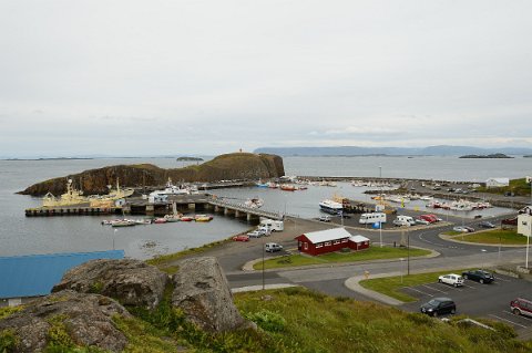 31162F2013___17871 Stykkisholmur, le port et la colline de Sugandisey.