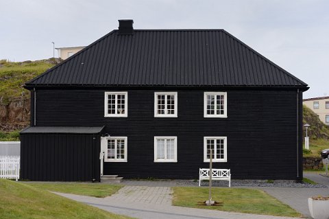 31290F2013___17793 Norska húsið (1832), maison pré-fabriquée en Norvège, qui abrite le musée municipal.