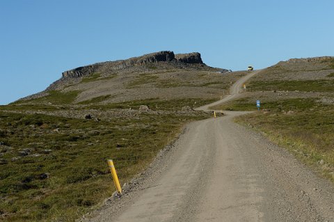 27100F2013___17247 Borgarvirki ( entre la lagune de Hop et la péninsule de Vatnsnes), fortification édifiée sur un piton volcanique au Xe ou XIe siècle. La route 717 (partant sur...