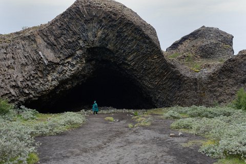 100F2013___16515 Parc naturel du Vatnajökull Nord, Vestturdalur, site de Hljodaklettar, grotte naturelle dite Kirkjan.