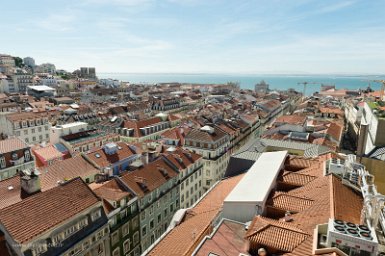 Lisbonne 2 mai 2017 Elevator San Justa, vue sur le quartier de Baixa et le Tage