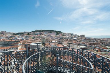 Lisbonne 2 mai 2017 Elevator San Justa, vue sur le Castelo de Sao Jorge