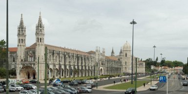 Lisbonne 30 avril 2017 Belèm, vue d'ensemble de la façade du monastère des Hiéronymites, du musée de la marine et du musée d'archéologie