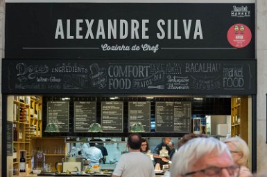 Lisbonne 3 mai 2017 Mercado da Ribeira, en un même endroit, les meilleurs chefs de Lisbonne et une halle traditionnelle.