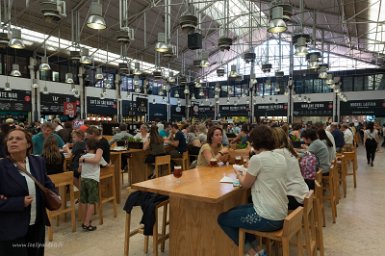 Lisbonne 3 mai 2017 Mercado da Ribeira, en un même endroit, les meilleurs chefs de Lisbonne et une halle traditionnelle.