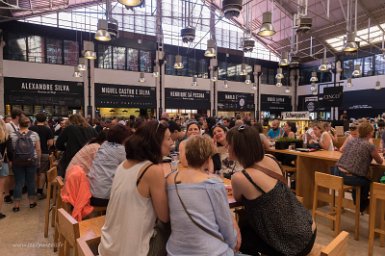 Lisbonne-musée national arte antica 6 mai 2017 Mercado da Ribeira, en un même endroit, les meilleurs chefs de Lisbonne et une halle traditionnelle.