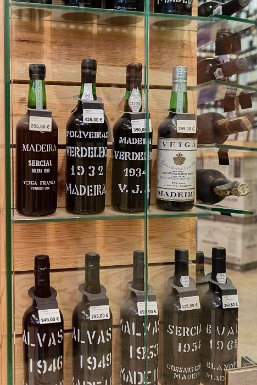 Lisbonne-musée national arte antica 6 mai 2017 Mercado da Ribeira, le prix du porto n'échappe pas non plus aux règles du marketing