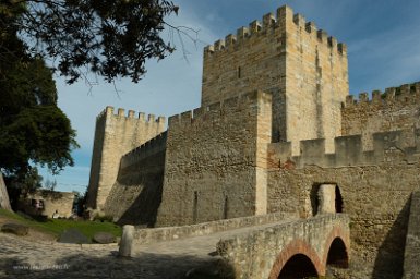 Lisbonne 3 mai 2017 Castelo de São Jorge, remparts du chateau fort et tour du trésor (ou tour des Ulysses)