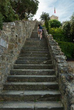 Lisbonne 3 mai 2017 Castelo de São Jorge, descendre à la tour Saint Laurent, c'est bien mais il faut remonter.