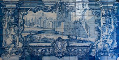 Lisbonne 2 mai 2017 Monastère São Vicente de Fora, azuleros des fables de La Fontaine, le Faucon et le Chapon