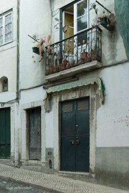 Lisbonne 1er mai 2017 Sous le belvédère de Santa Luzia