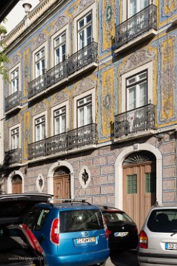 Lisbonne 2 mai 2017 Alfama, 124 campo de Santa Clara, Feira de Ladra, façade du XIXe s de Luis Ferreira das Tabuletas