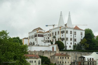 Lisbonne-Sintra 4 mai 2017 Palais national de Sintra, vue d'ensemble avec les célèbres cheminées des cuisines