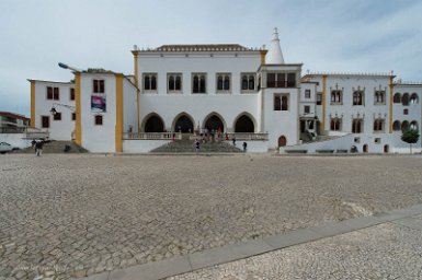 Lisbonne-Sintra 4 mai 2017 Palais national de Sintra, palais des rois portugais dès le XIIIe s., c'est cependant auX XIV, XV et XVIe siècle qu'il connut son principal développement sous...