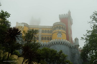 Lisbonne-Sintra 4 mai 2017 Palais de Pena, construit au XIXe s. à partir de ruines d'un monastère hieronymite du XVe s.. Premier palais romantique d'Europe, commencé 30 ans avant...
