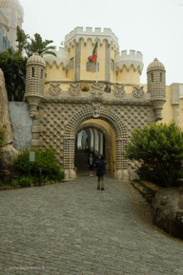 Lisbonne-Sintra 4 mai 2017 Palais de Pena, porte mauresque d'entrée