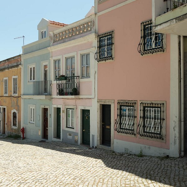 Quartier d'Ajuda Derrière et au dessus de Belèm, Ajuda est un quartier populaire, largement à l'écart des principaux flux touristiques,...