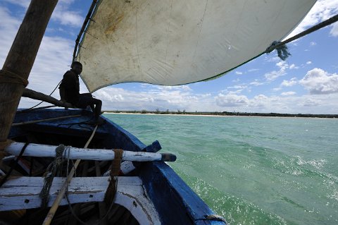 _101000-F2010___7250 Mozambique, En boutre (ou dow), voilier d'origine arabe à fond plat, De Ibo à Guludo, province Cabo Delgado, lieu d'un magnifique lodge créé par Amy...