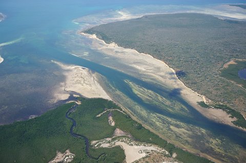 _021000-F2010___6505 Mozambique, en vol pour Ibo, archipel des Quirimbas