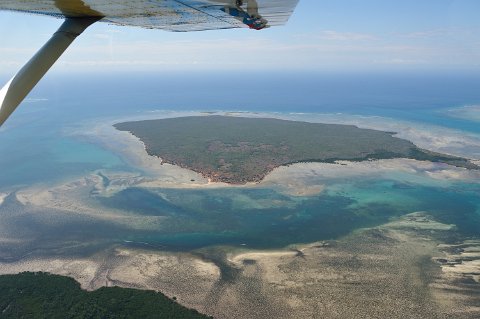 _022000-F2010___6511 Mozambique, en vol pour Ibo, archipel des Quirimbas