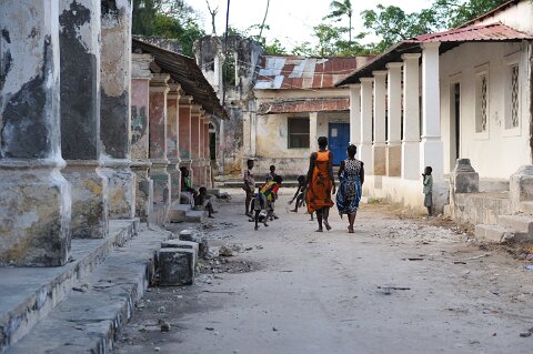 _027215-F2010___6589 Mozambique, Ibo, rue de la ville portugaise