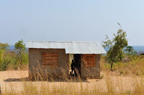 _786000-F2010___12100 Mozambique, près de Cobue, logement d'instituteurs