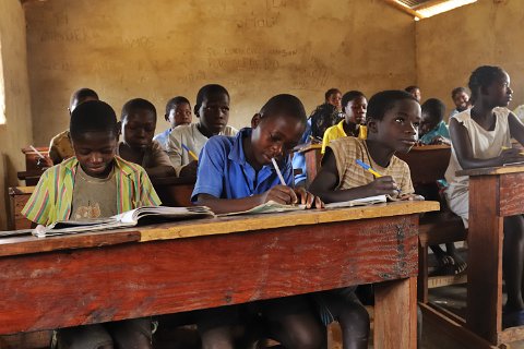 _804000-F2010___12172b Mozambique, près de Cobue, école primaire de Mbueca, dans les classes