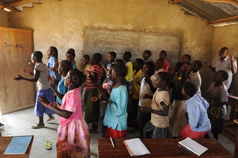 _808000-F2010___12204 Mozambique, près de Cobue, école primaire de Mbueca, dans les classes