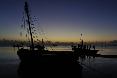 _317000-F2010___8888 Mozambique, Mocimboa di Praia, le Port au petit matin