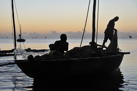 _322000-F2010___8919 Mozambique, Mocimboa di Praia, le Port au petit matin