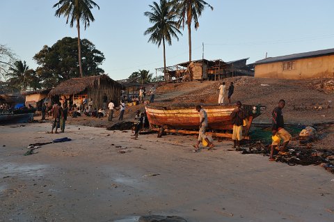 _328000-F2010___8967 Mozambique, Mocimboa di Praia, le Port au petit matin