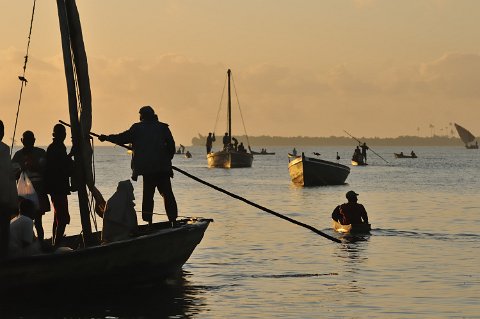 _332000-F2010___9134 Mozambique, Mocimboa di Praia, le Port au petit matin