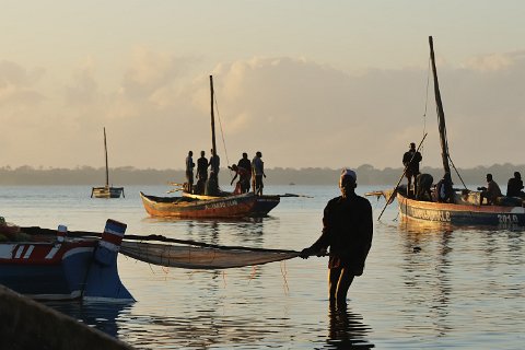 _333000-F2010___9138 Mozambique, Mocimboa di Praia, le Port au petit matin