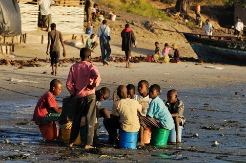 _340000-F2010___9163 Mozambique, Mocimboa di Praia, le Port au petit matin