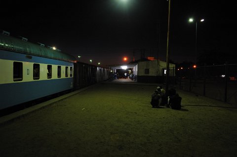 _598000-F2010___10584 Mozambique, train Nampula-Cuemba 360km, 12 heures, la gare de Nampula